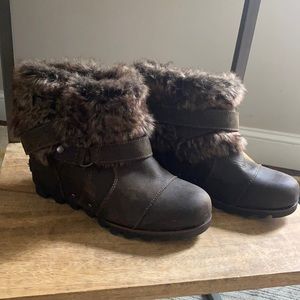 Sorel Joan of Arctic Wedge Boots Leather/Faux Fur